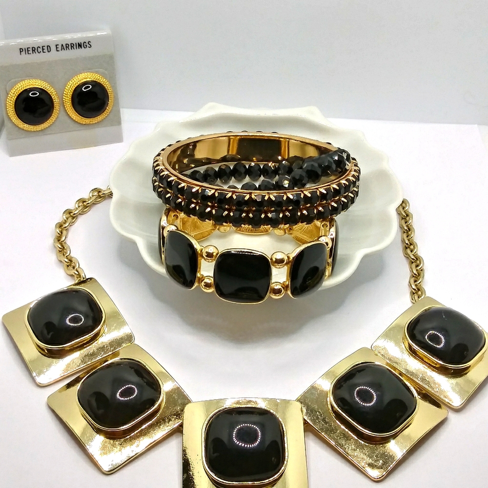Ann Taylor Necklace & Jewelry Set